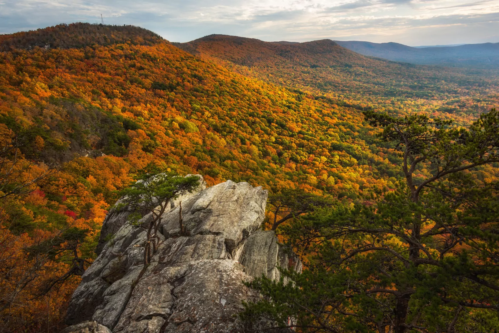 Arial view of overlook with red, orange, yellow and green colors vibrantly decorating the landscape.